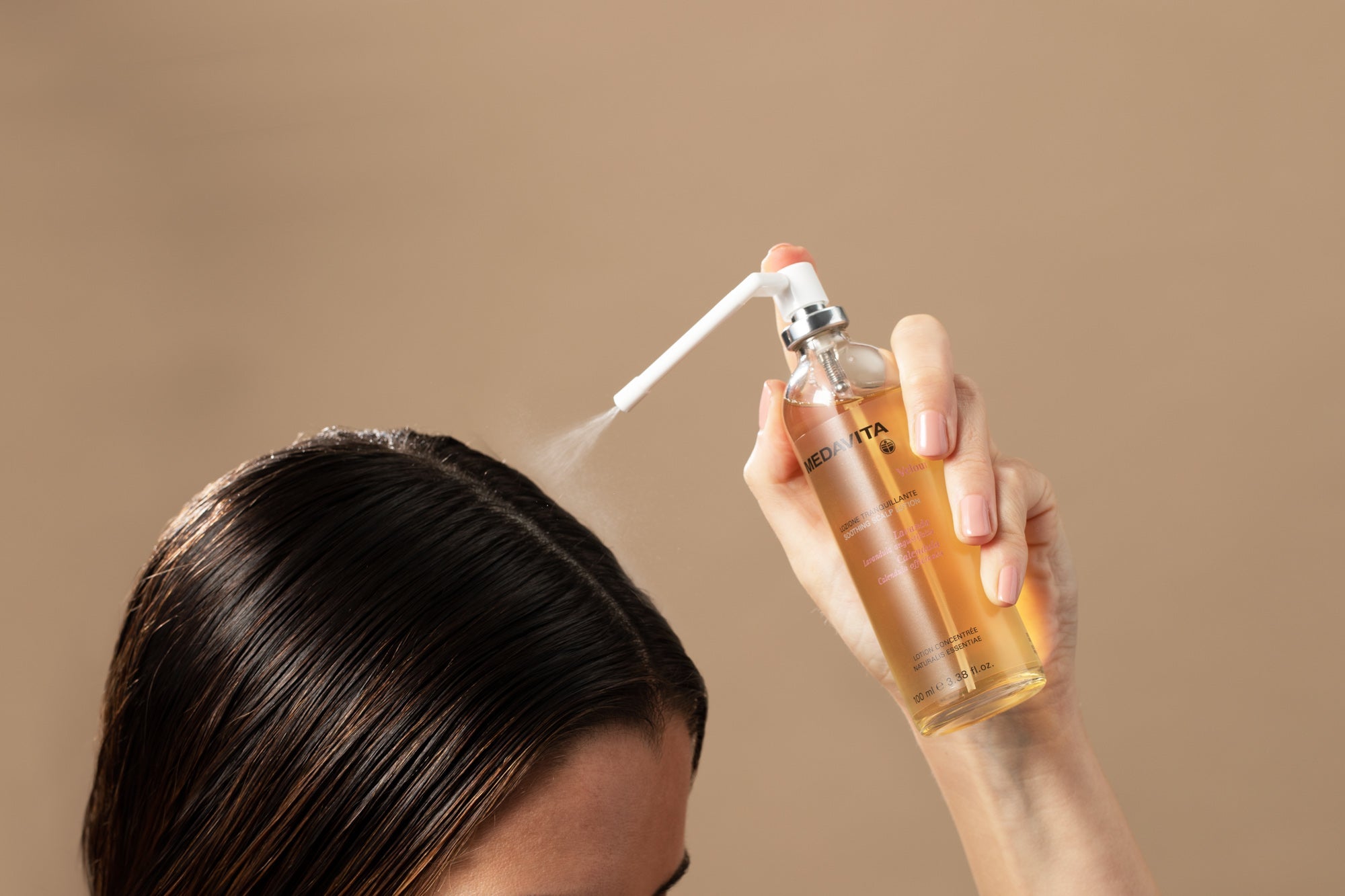 Was tun bei juckender Kopfhaut? Ursachen, Tipps & Pflegehilfe